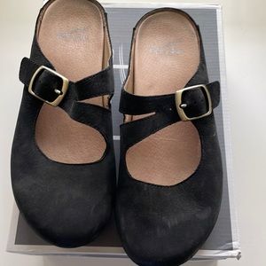 Dansko Britney Burnished Nubuck size 36 black
